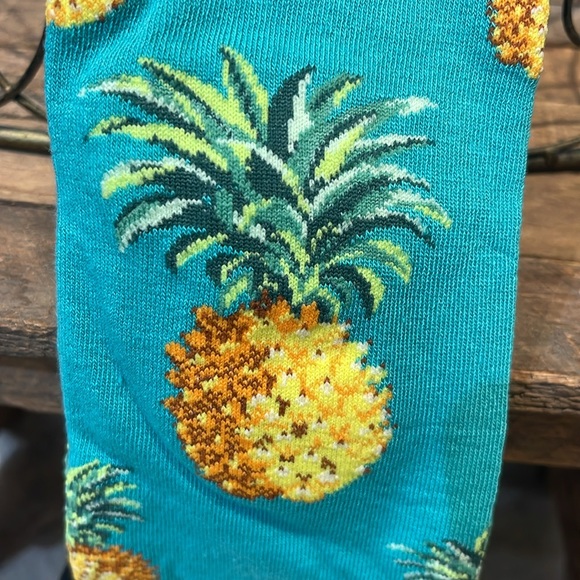 Men’s K Bell Novelty Crew Socks - Picture 5 of 7